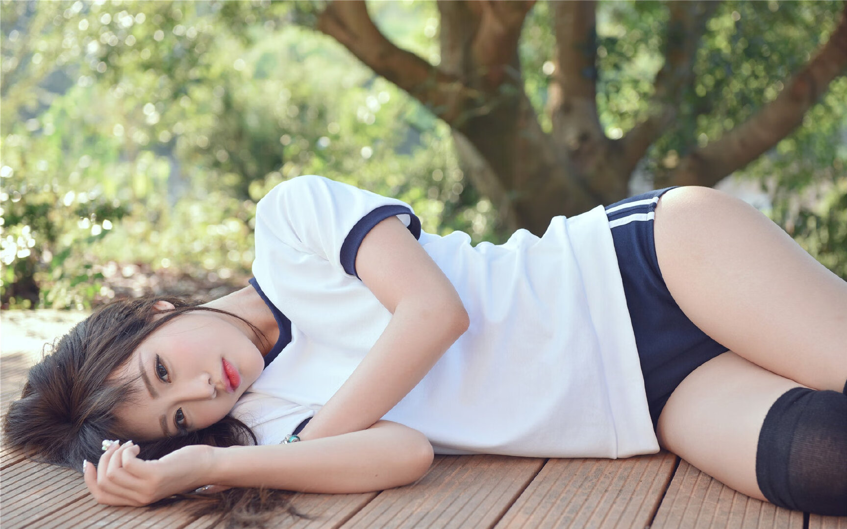 开云官网在线-_绿茵场上的高科技：新型场地和设备助力赛事_，绿茵场的照片